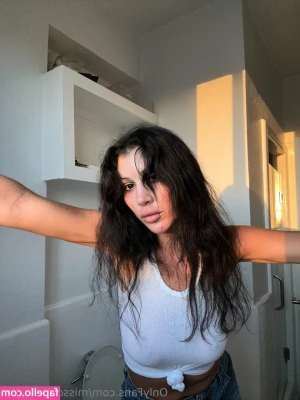 MissQueenieXOX - More sexy sweats content