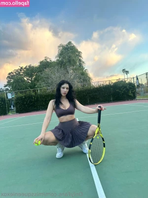 MissQueenieXOX - Pinch me part 1