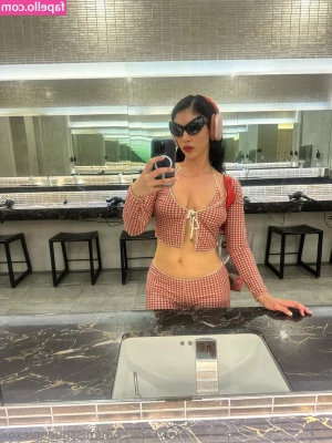 MissQueenieXOX - just took a nice bath   how are you guys doing today