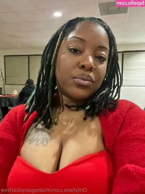 mahoganystarfree [ mahoganystarfree-2 ] - Almost 10 mins of me warming up my pussy then slowly opening my ass