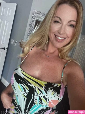 Lisa Evans [ lisa-evans ] - Excuse my mess in the back but anyways it s getting chilly out   who