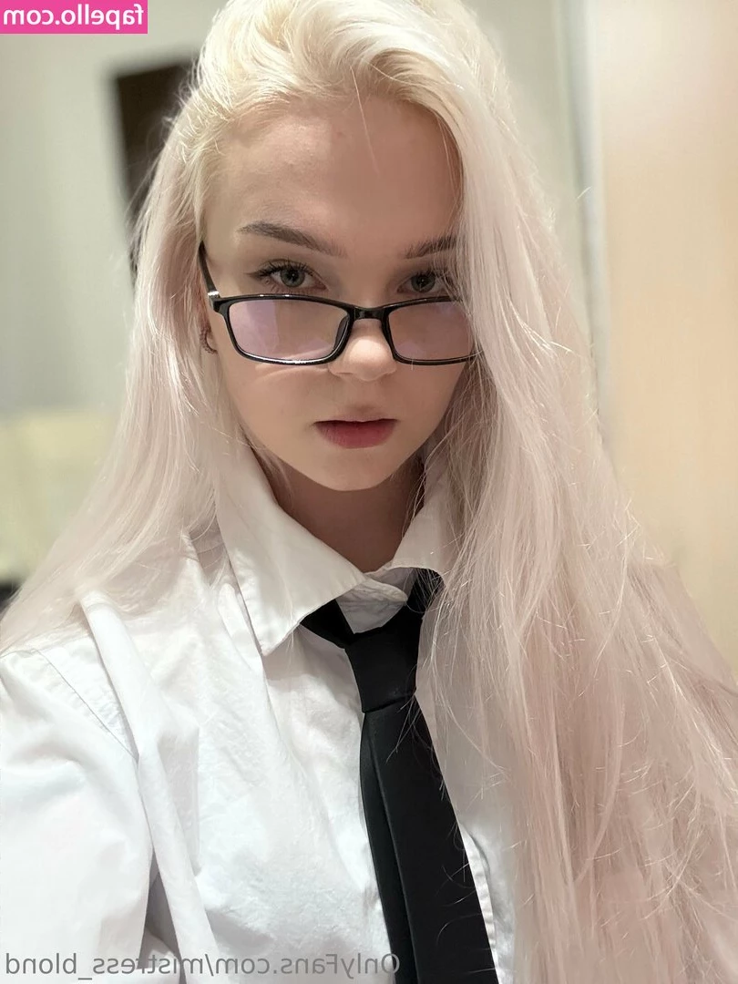 mistress_blond [ mistress-blond ] - Así te quiero chupar mi amor  para ponértela bien dura