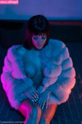 Svetlana Fedorkevich [ svetlana-fedorkevich ] - I love just sitting around half naked