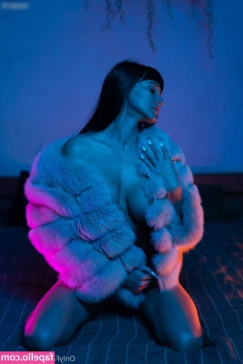 Svetlana Fedorkevich [ svetlana-fedorkevich ] - DELUXE CHRISTMAS PACKAGE  Includes 6 sultry holiday photos and two