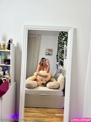 Sofie Timber [ sofie-timber-1 ] - Titties teases  Happy Monday