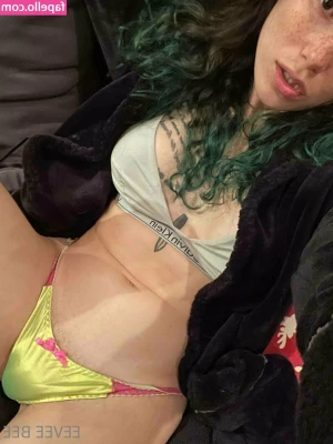 Eevee Bee [ eevee-bee ] - FREE    negritaok     FREE   I fulfill all your fantasies and desires