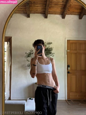 Lexiepeterss [ lexiepeterss-1 ] - Since it's the 1st of the month 🍒 let's focus in on the bottom