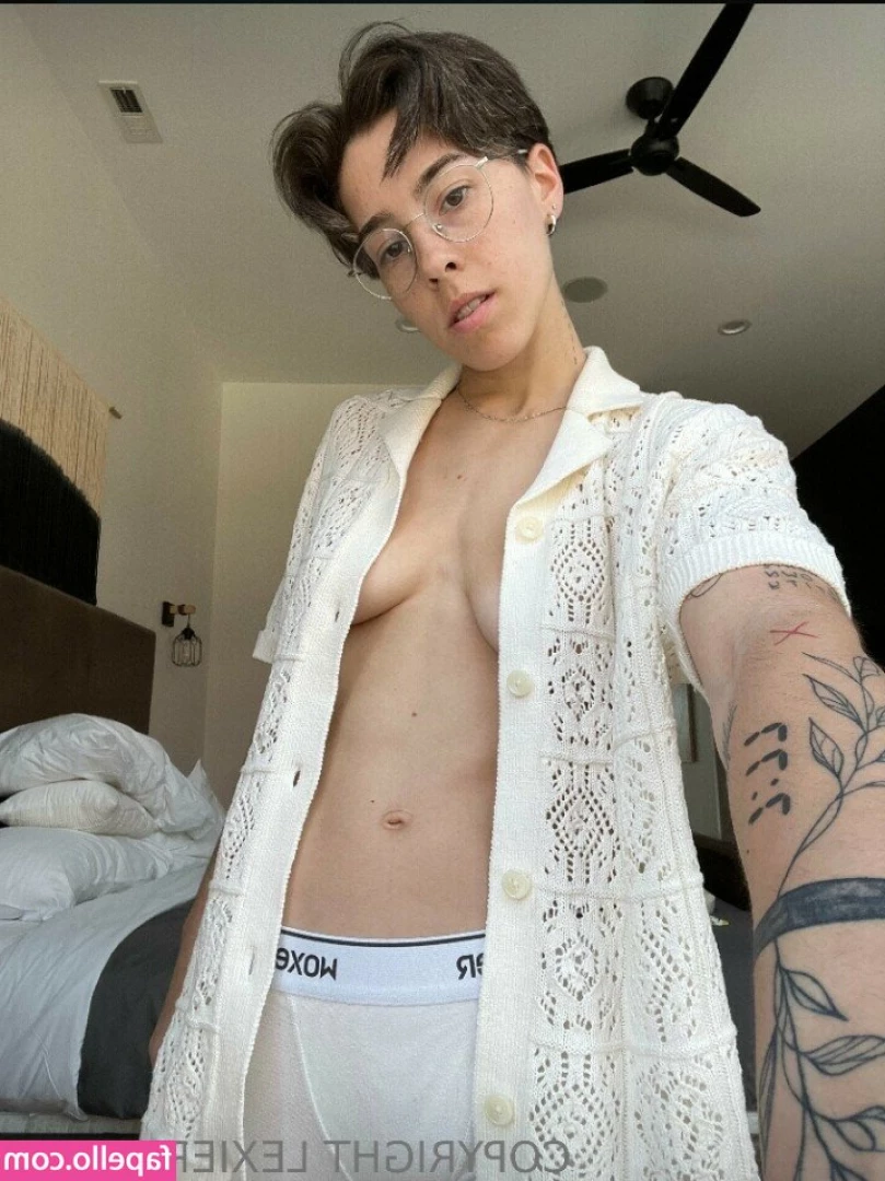 Lexiepeterss [ lexiepeterss-1 ] - TOPLESS behind the scenes from instagram