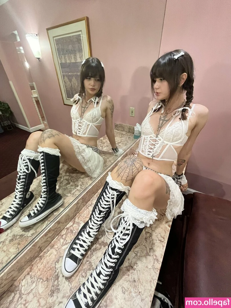 SweetLilDoe - Message me let s play