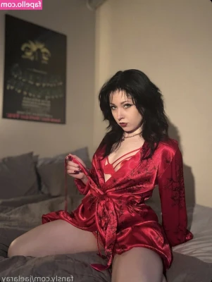 Jaelaray [ jaelaray-66 ] - On my lunch break  anyone interested