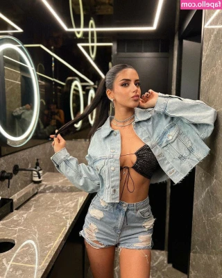 Maria Taktouk [ maria-taktouk ] - Xxxmas is cumming and i want to see all your slutty holiday outfits