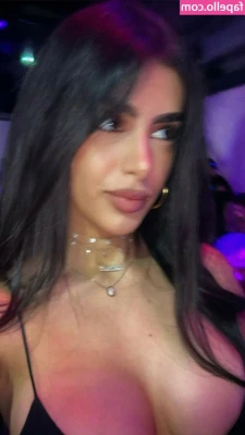Maria Taktouk [ maria-taktouk ] - Belly in, swipe for belly out. Watching a PPV today, will update with