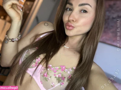 ElenaFin - Comment if you are an ass  tits  or feet person  for a surprise DM