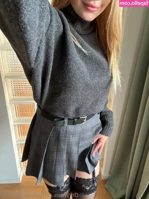 alinacutebabe - This girl is smiling because Christmas is around the corner!