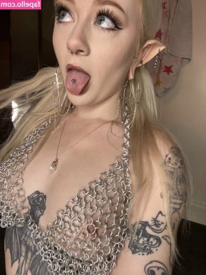 crybaby_pixie [ crybaby-pixie ] - I was out for a walk (without underwear) and made you a hot video
