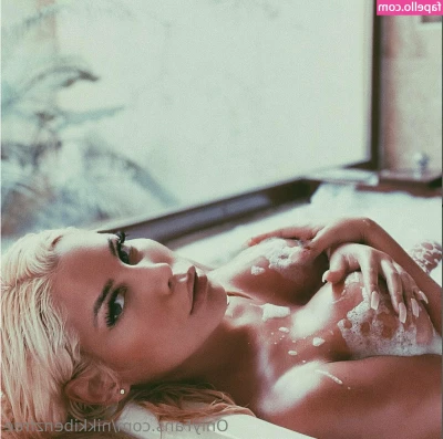 nikkibenzfree - Good morning   custom photos only  1 today