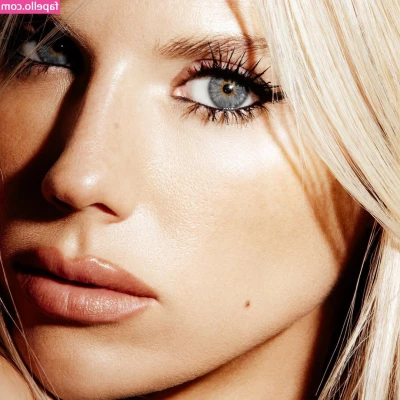 Charlotte McKinney [ charlotte-mckinney ] - Listen