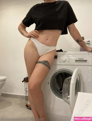 Vivi Sommer [ vivi-sommer ] - Put your face right here please