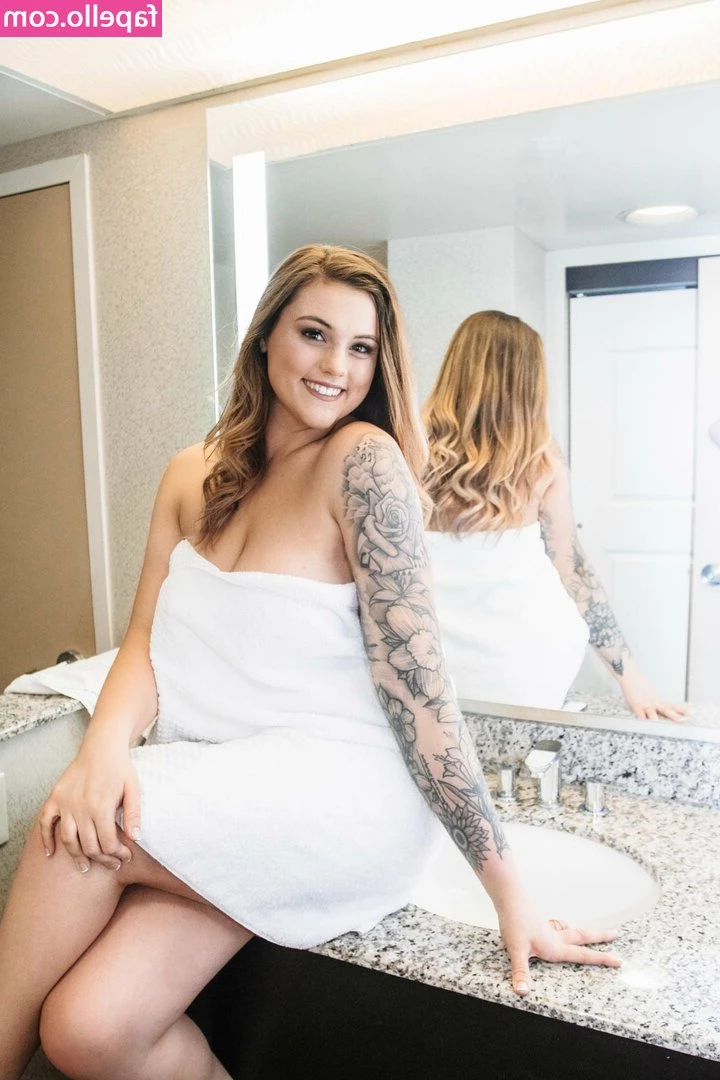 Supermodels - Hola   te gusta mi traje   Quieres ver más   Acompáñame a
