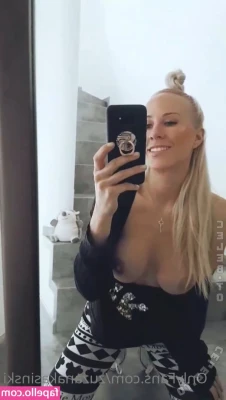 Zuzana kasinski [ zuzana-kasinski ] - Yeah  still a dirty old bear