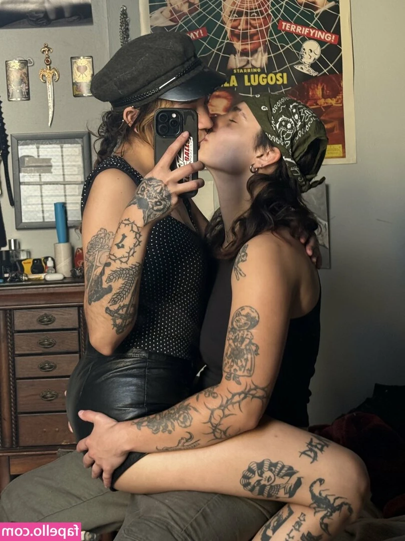 kittens0ft - Watch the hot video in this outfit 🖤 I get nude for you 💋 check