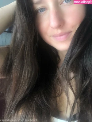 savanahroses - Currently embarrassed because my toes and nails have zero polish on