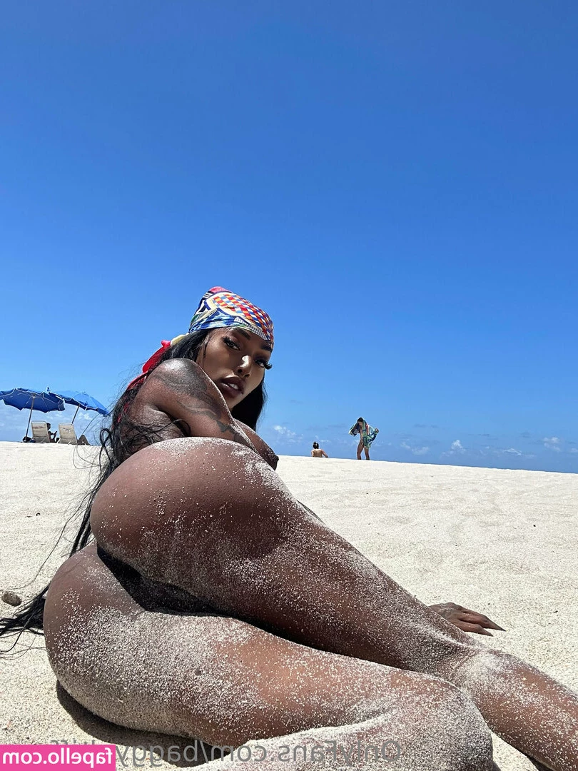 Baggyaltiffxxx - I love chocolates, but not as much as fucking a good hard cock 🔥