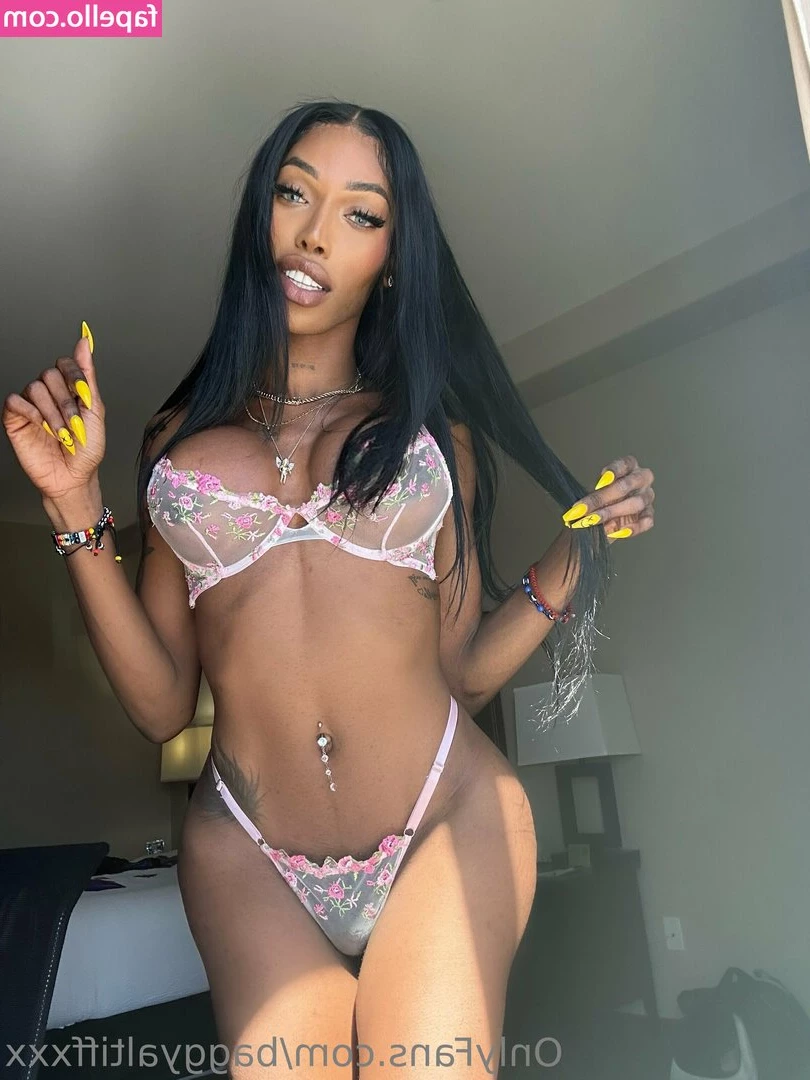 Baggyaltiffxxx - Ho tanti completini disponibili  tutti mettono in risalto le mie
