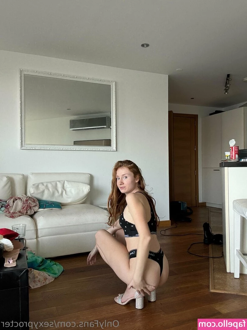 sexygoddessss - Is that a nipple popping out     Pics
