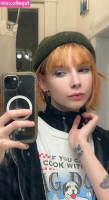 selflovemary - My favorite color is red  and yours