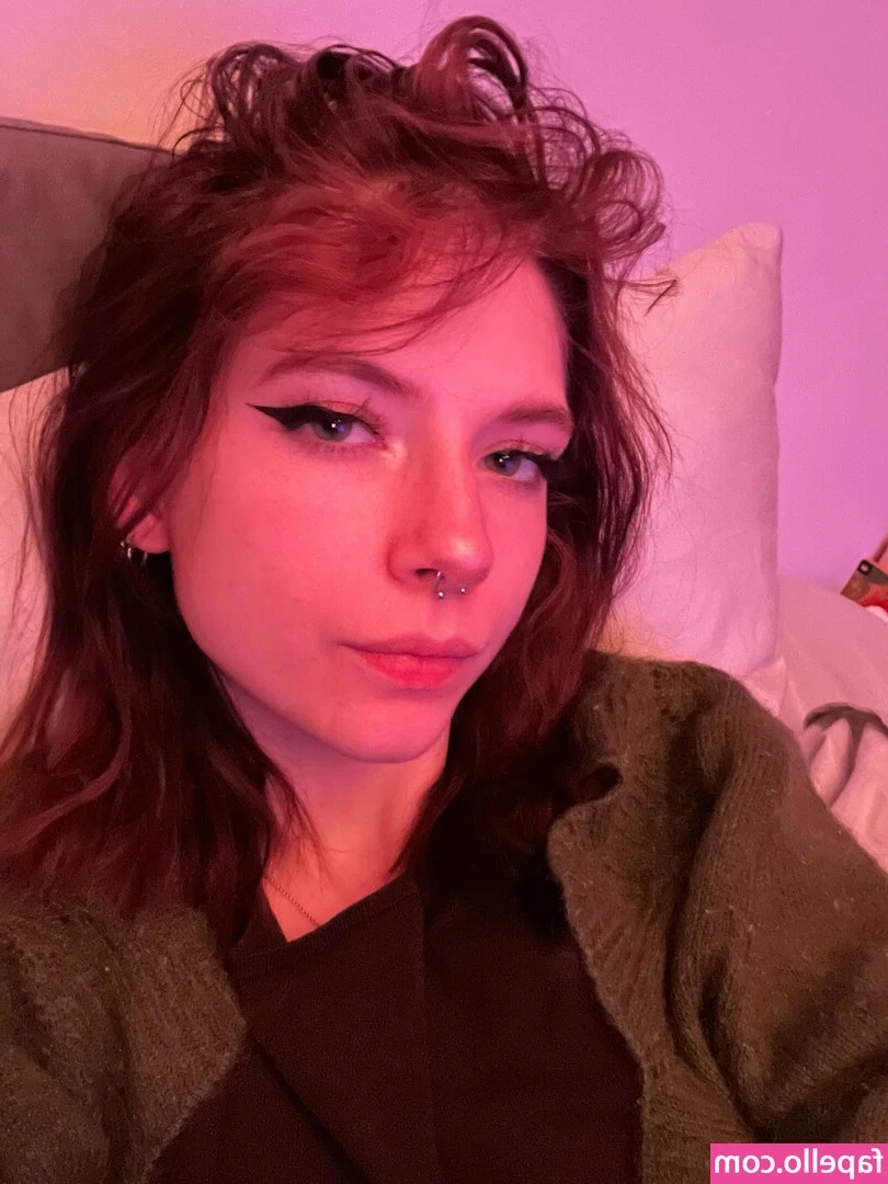 selflovemary - Smokinggirl in the hot tub