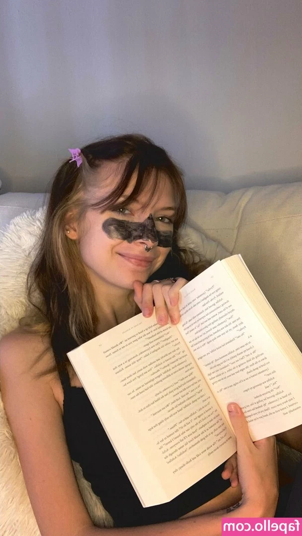 selflovemary - have sweet dreams of me guys🖤✨ i hope you have a nice day😘💋