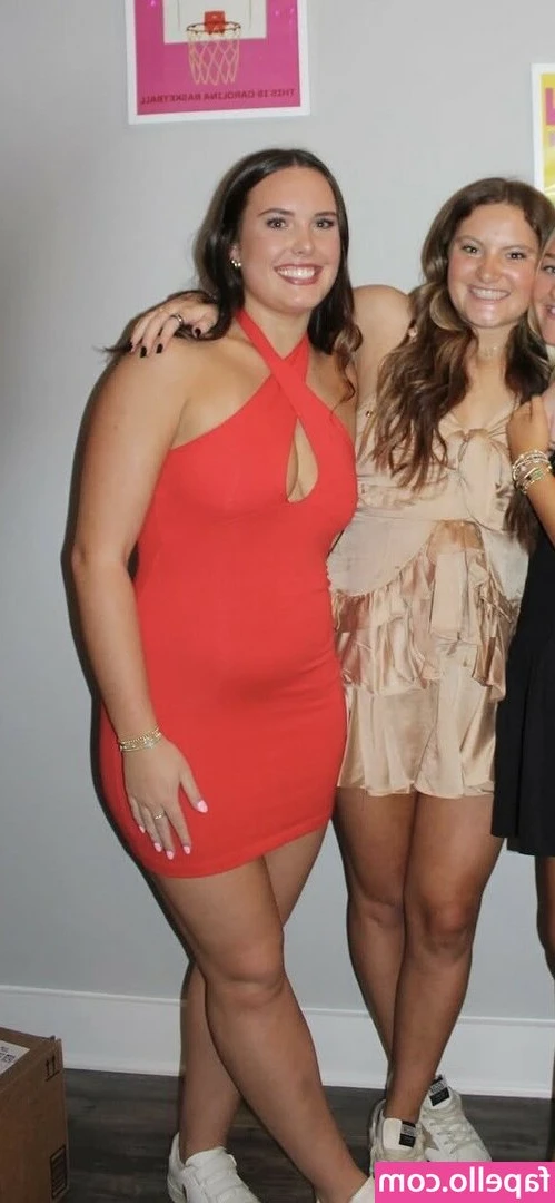 Bella.cornthwaite [ bella-cornthwaite ] - Amo mis piernas