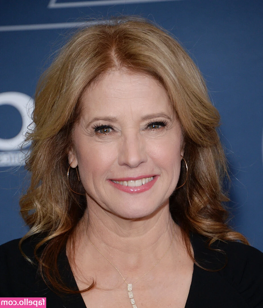 Nancy Travis [ nancy-travis ] - red hot