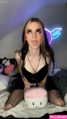 cutiejessica - Ready to kiss this forest fairy