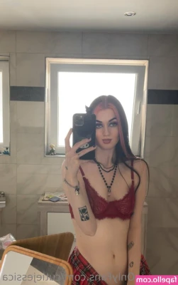 cutiejessica - La consulta de la Doctora Leina  Polla descomunal  Bienvenidos a la