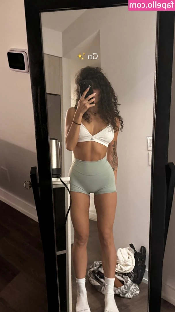 mahsa.mhsnni [ mahsa-mhsnni ] - i want some spanking right now