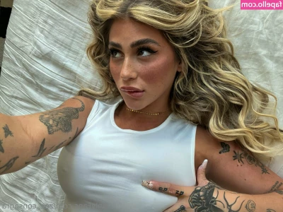 Zoe Consagra [ zoe-consagra-3 ] - Definition of mommy milkers