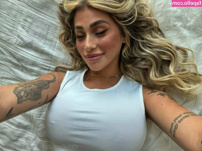Zoe Consagra [ zoe-consagra-3 ] - What's your most embarrassing sexual experience?🫣
