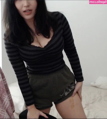Kang Hee Yoon [ kang-hee-yoon ] - Popped my titties out while I was smoking