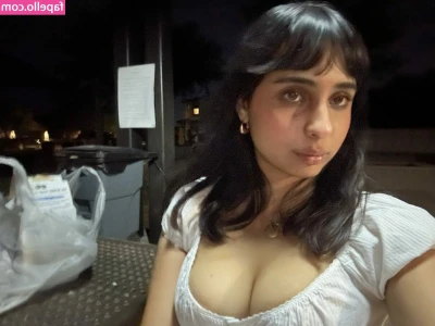 Indian Girls [ indian-girls ] - Don't you just love when I show off my sexy, soft, wrinkled soles and