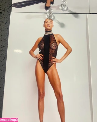 Rose Bertram Model [ rose-bertram-model ] - Mmmm I m in my favorite doggy position right now and all I want to do