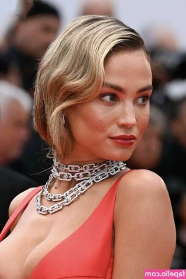 Rose Bertram Model [ rose-bertram-model ] - Hey stud Like this and Dm me for the un censored pic