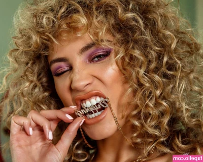 Rose Bertram Model [ rose-bertram-model ] - Not sure what it is about water dripping on my face while I m on my