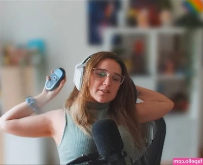 Cathie - Who's gonna cum first???