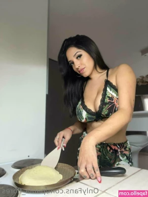 paula_flores [ paula-flores ] - So tired today good night guys 🥵