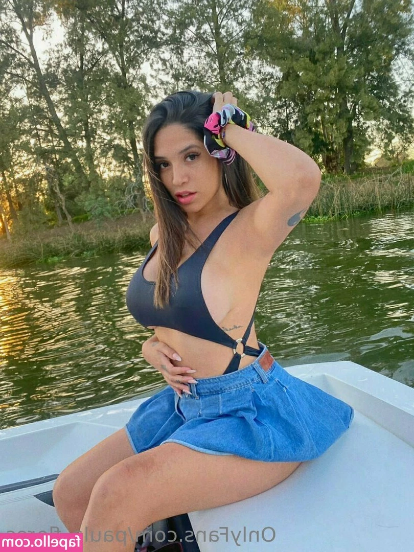 paula_flores [ paula-flores ] - And again, feeling so horny. 😈😈