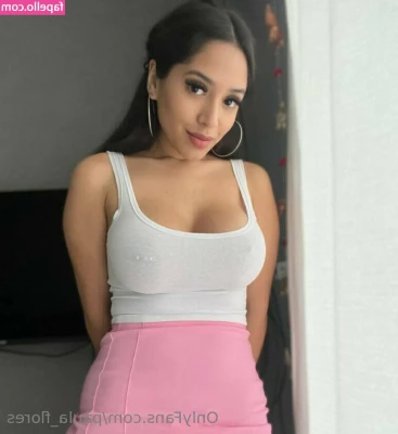 paula_flores [ paula-flores ] - Kritsana:  Just in time for the holiday season a new lady for