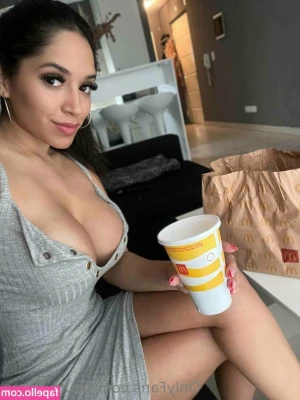 paula_flores [ paula-flores ] - 🎲 VIDEO ROULETTE 🎲  Tip $10 on this post and I'll send TWO FULL