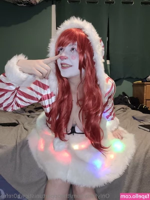 theopportunisticwh0refre - I m trying to send you something but OF is being a cock block
